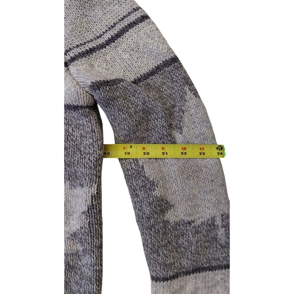 Cozy Gray Leaf Pattern Canada Cardigan - Picture 3 of 9